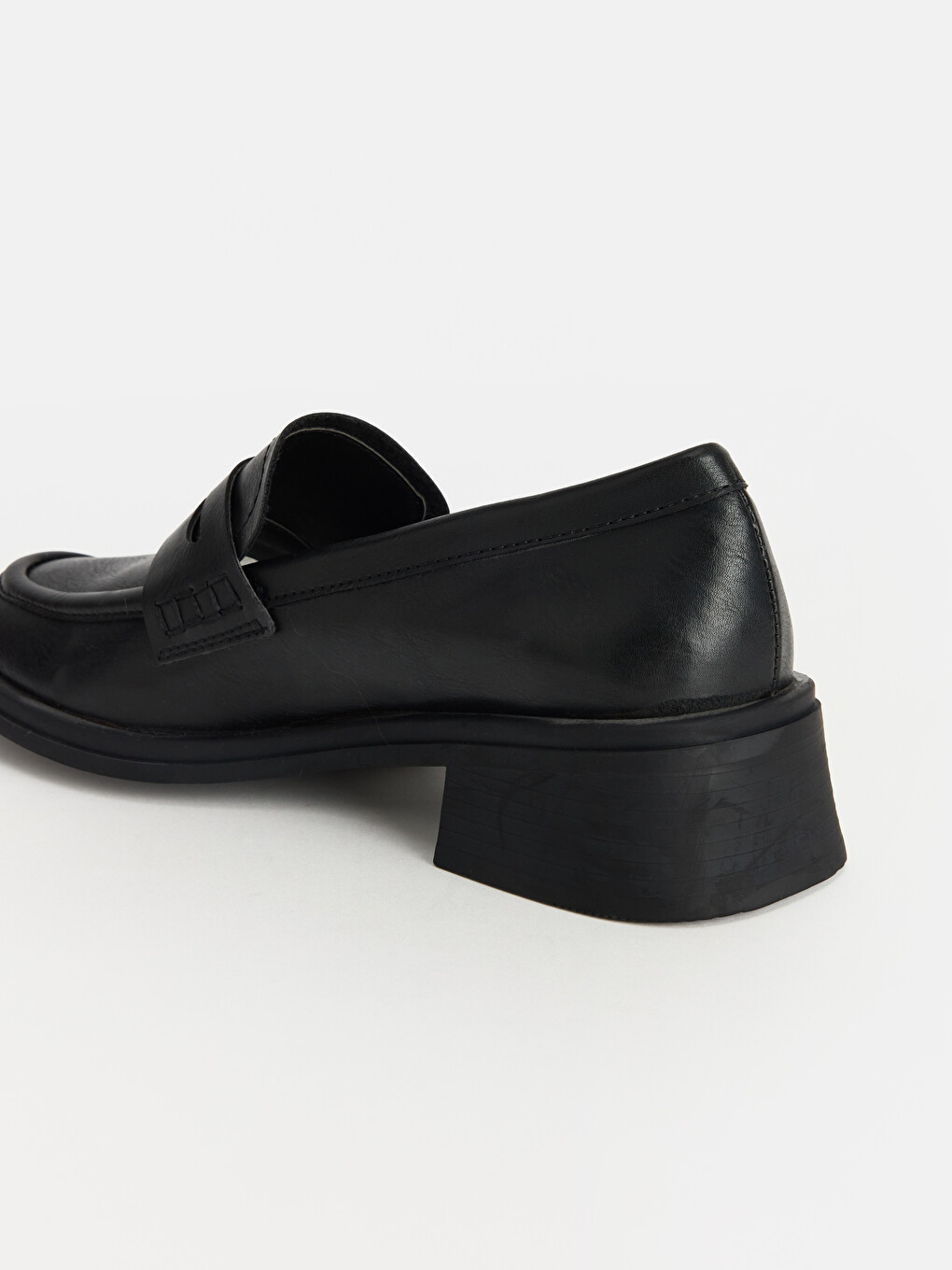 Siyah Deri Görünümlü Kadın Loafer-2