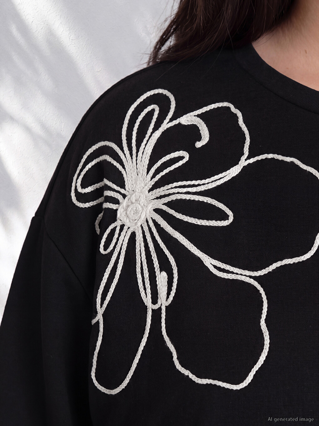 Siyah Büyük Beden Nakışlı Kadın Sweatshirt-1