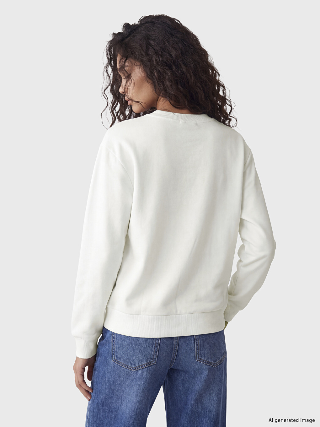 Beyaz Hello Kitty Nakışlı Kadın Kalın Sweatshirt-3