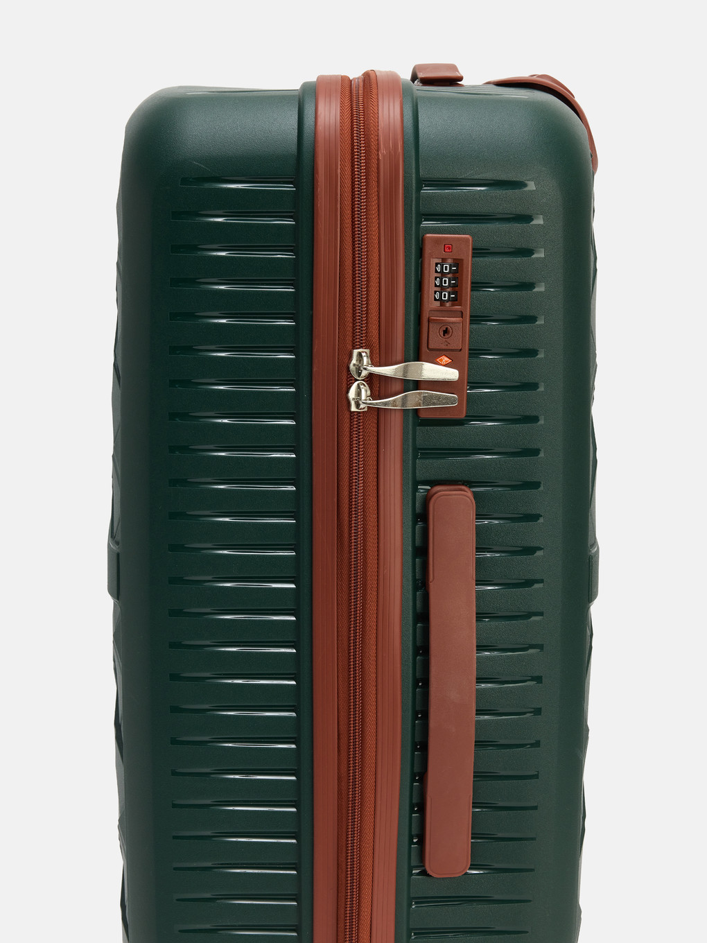 Petrol Kilit Detaylı Büyük Boy Valiz, 25 Kg Taşıma Kapasitesi Ve 360° Dönebilen Tekerlekleri İle Öne Çıkan Hafif Bir Modeldir.
ürün Ebat:29x76x29 Cm'dir-1