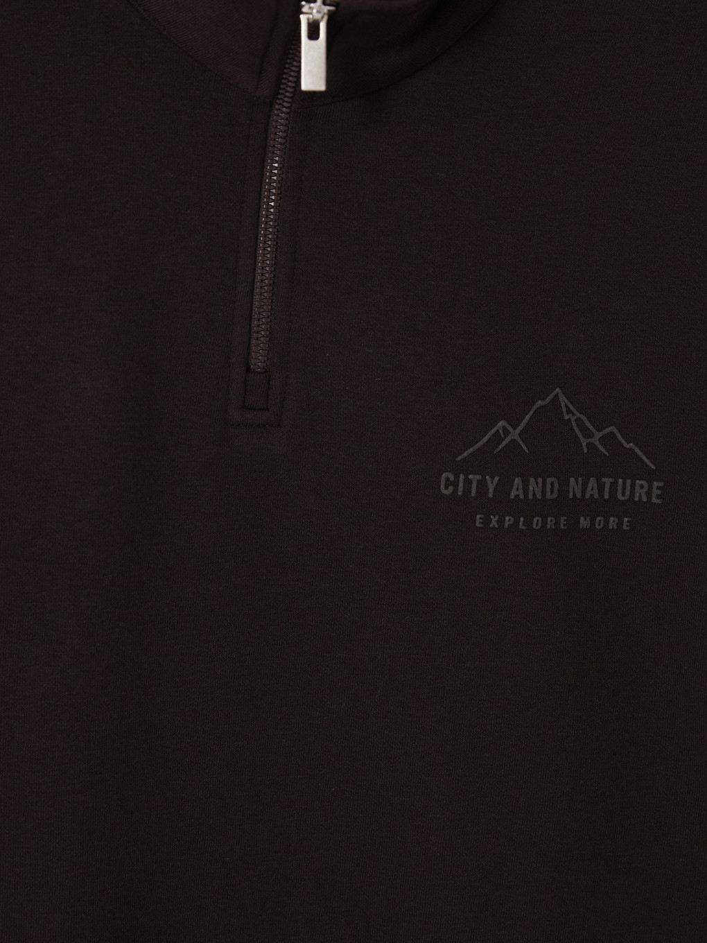 Kahverengi Dik Yaka Baskılı Sweatshirt-1