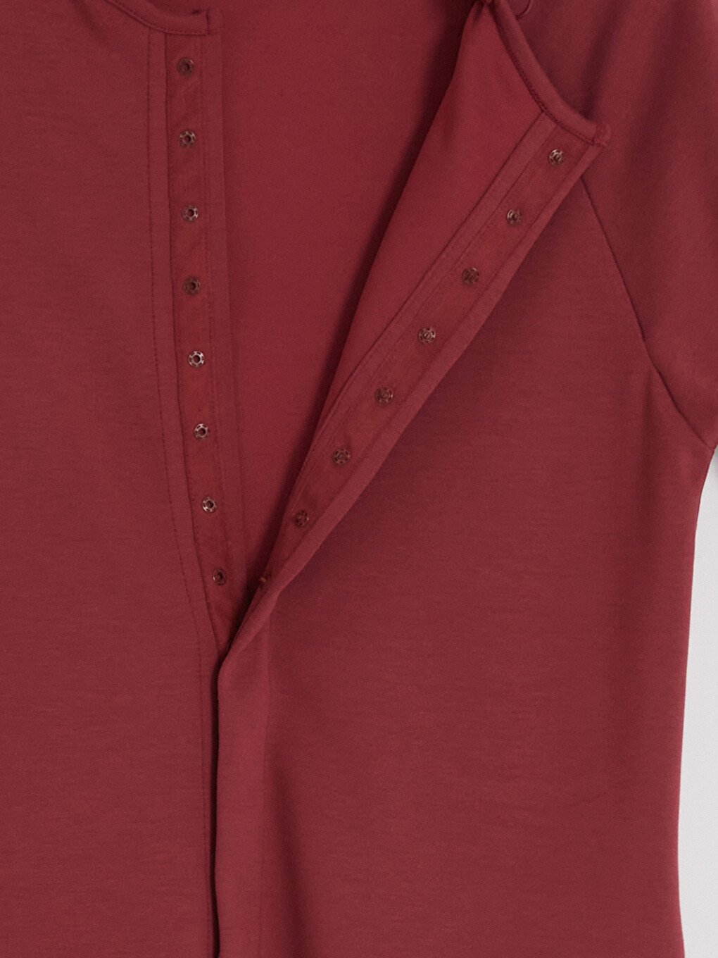 Bordo Kolay Giyilebilir Çıtçıtlı Soft Touch Kadın Tişört-6