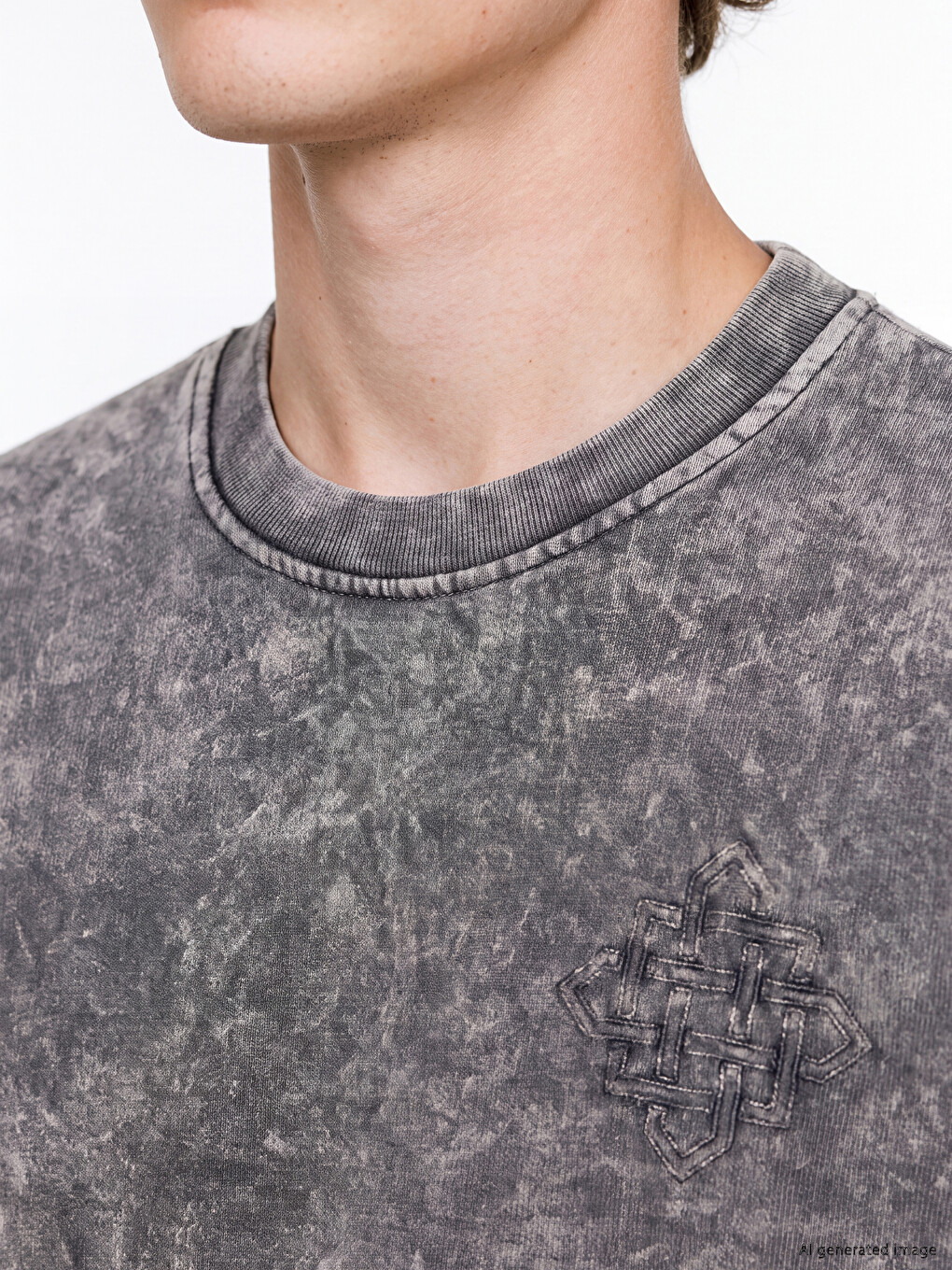 Gri Bisiklet Yaka Nakışlı Erkek Sweatshirt-2