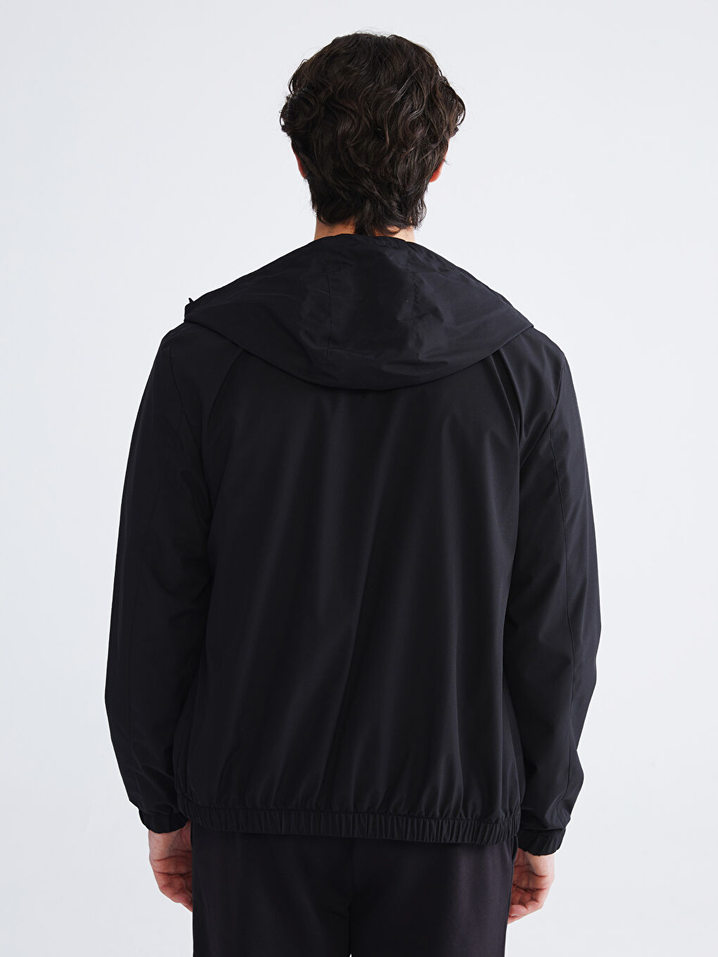 Siyah Standart Kalıp Kapüşonlu Erkek Yağmurluk-10