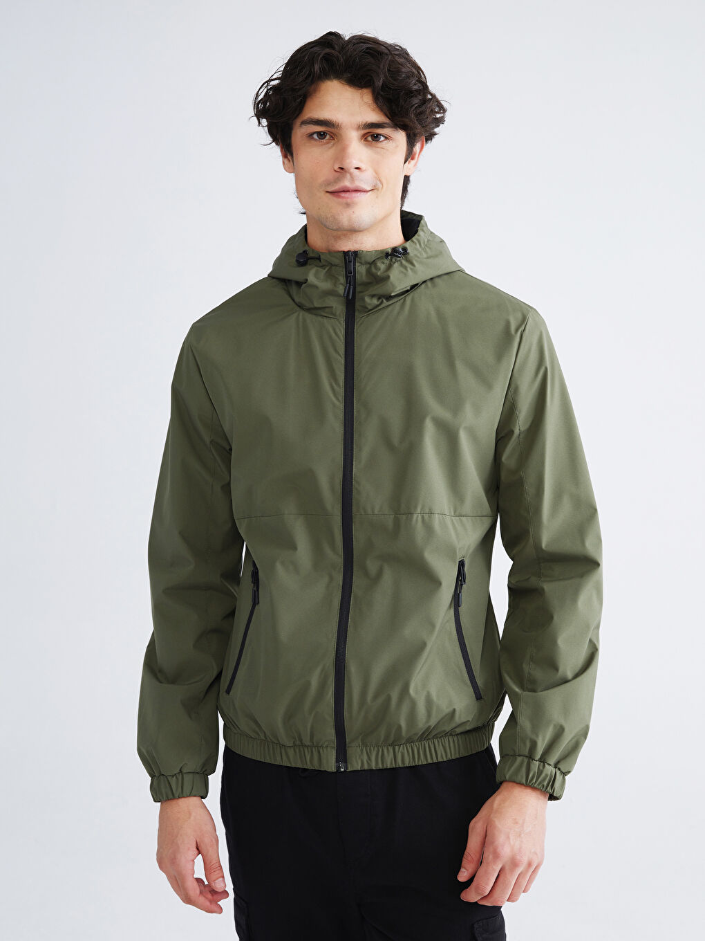 Haki Standart Kalıp Kapüşonlu Erkek Yağmurluk-1