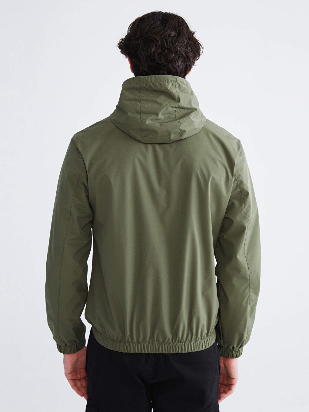 Haki Standart Kalıp Kapüşonlu Erkek Yağmurluk-8
