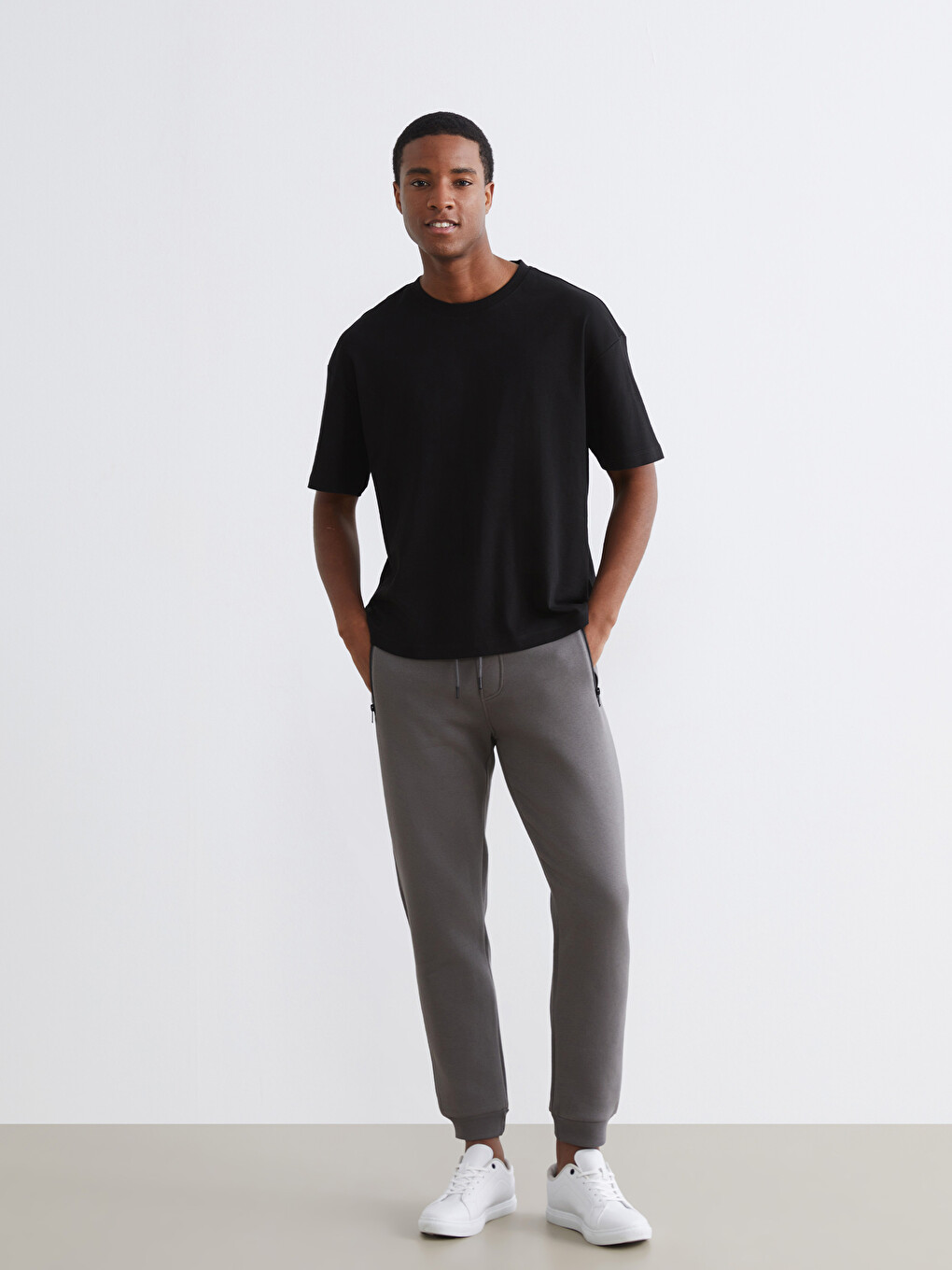Standard-fit Men's Joggers With Zip Pockets