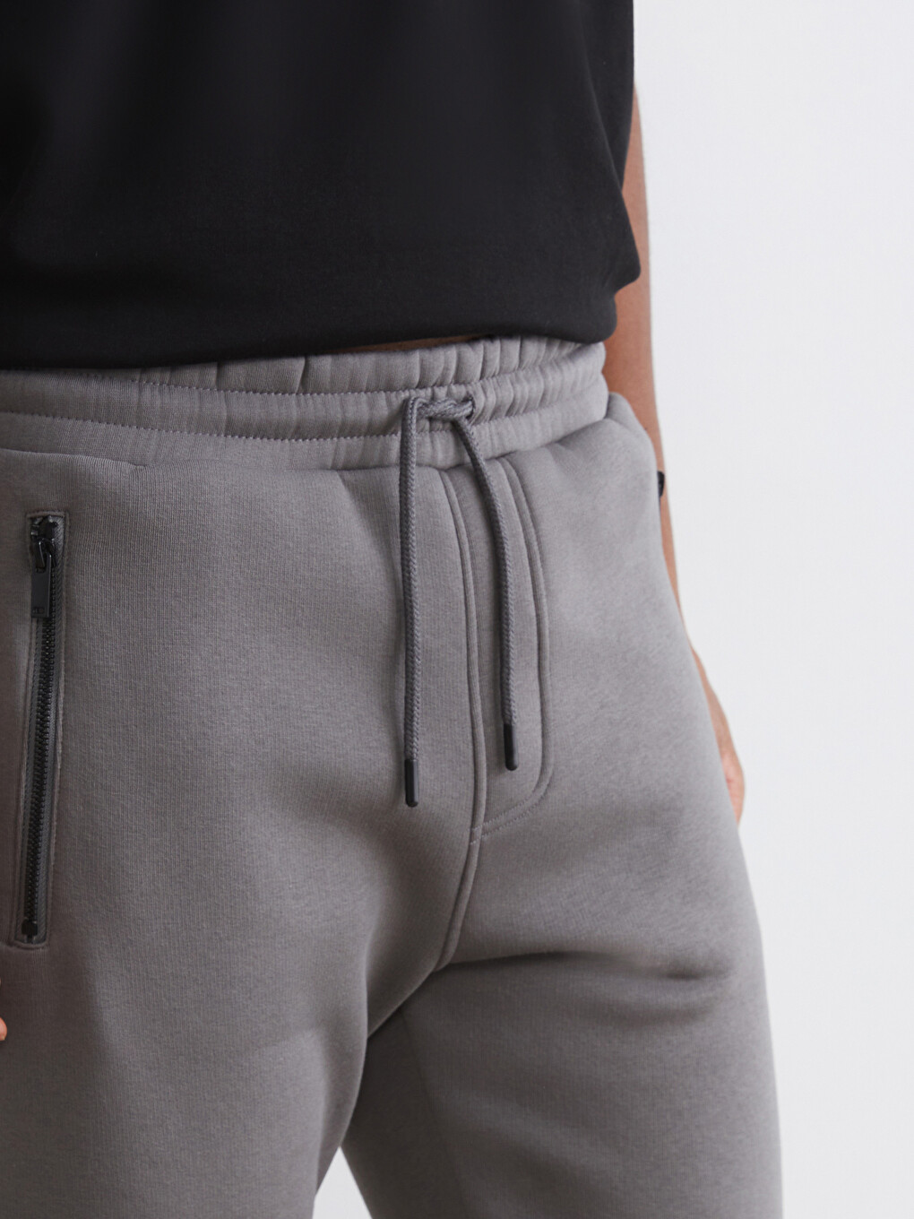 Standard-fit Men's Joggers With Zip Pockets-2