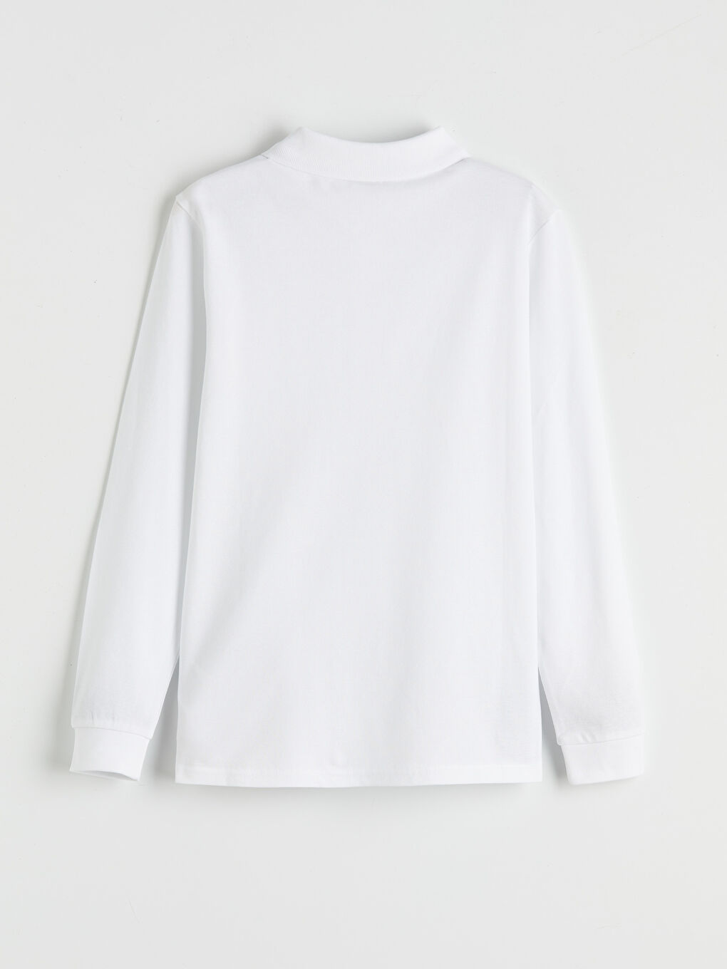 ბიჭი თეთრი მაისურები და ზედები-1