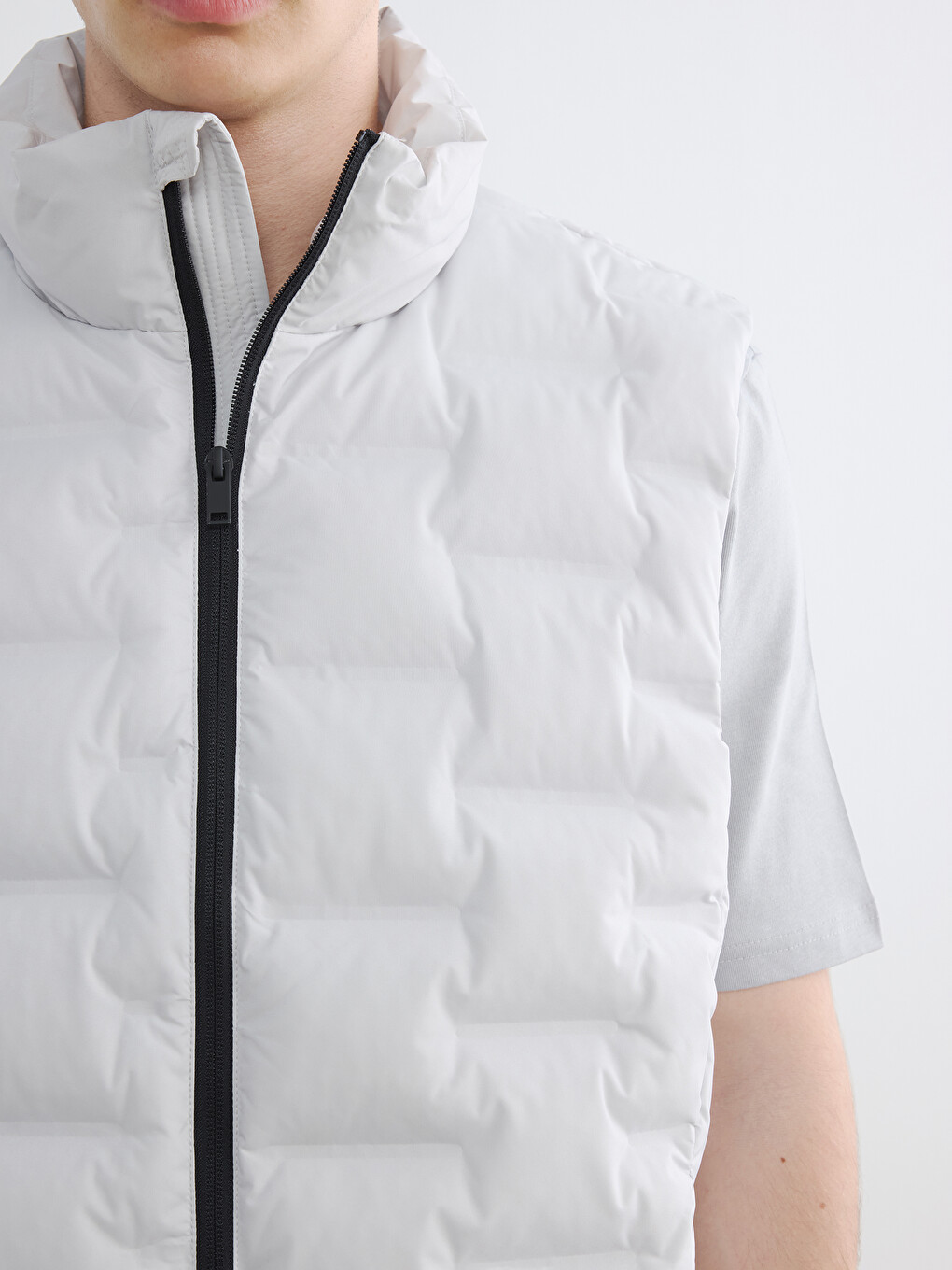 Regular Fit Mock Neck Men's Puffer Gilet-3