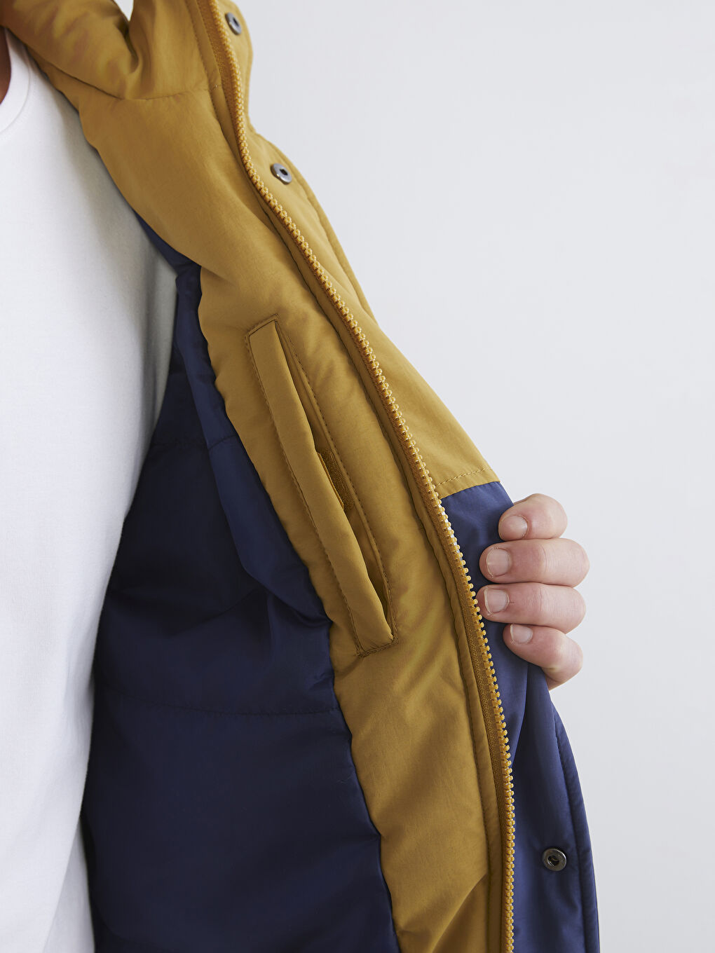 Rahat Kalıp Dik Yaka Erkek Mont-3