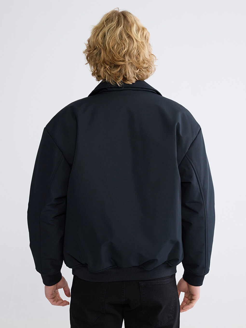 Παλτό με χαλαρή εφαρμογή και κολάρο πουκαμίσου για άνδρες-4