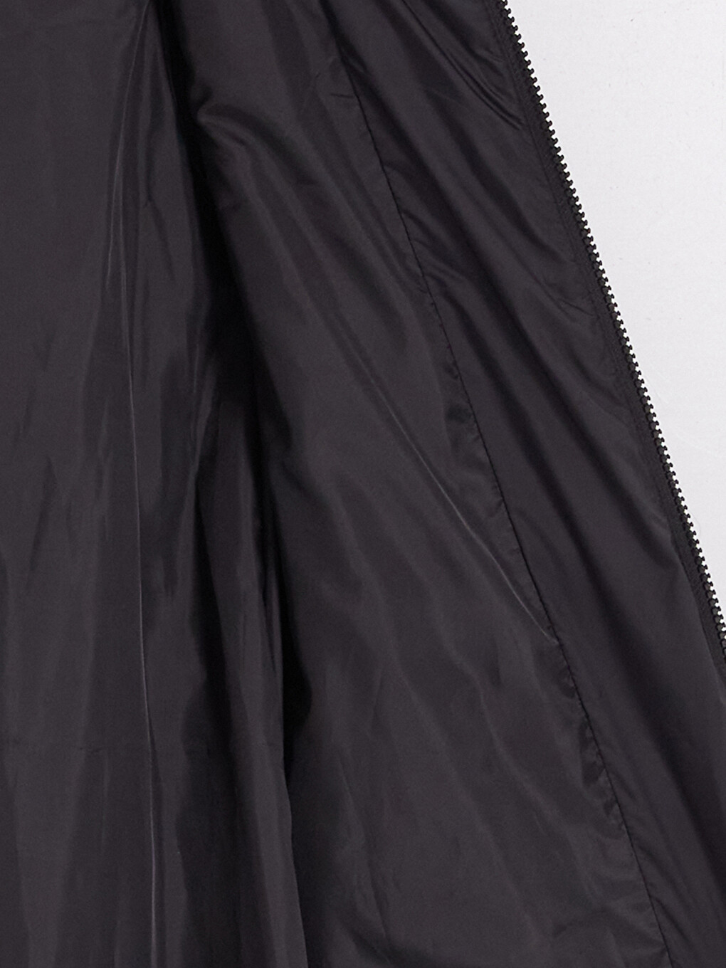 Woman Black Puffer Gilet-5
