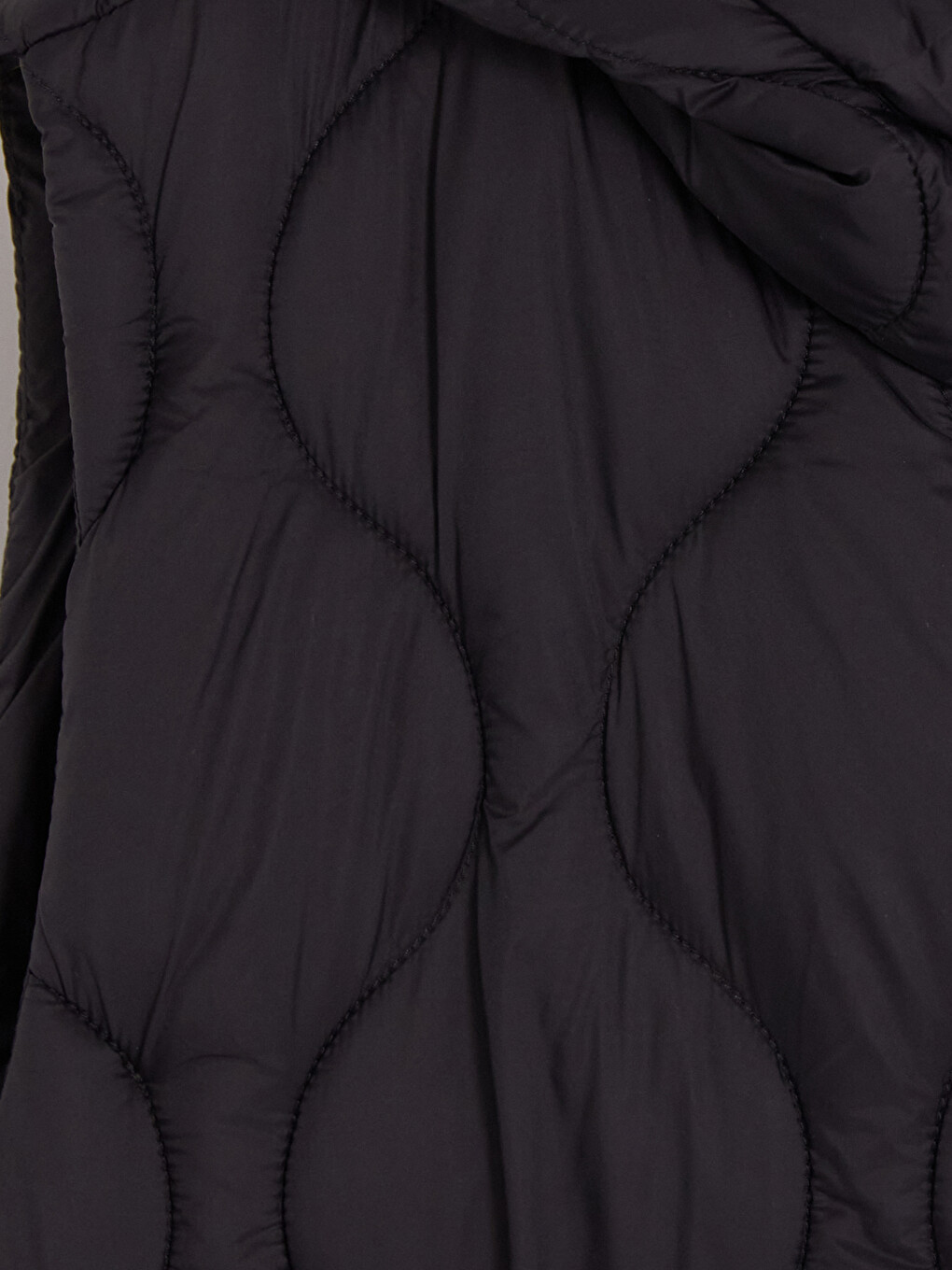 Woman Black Puffer Gilet-6