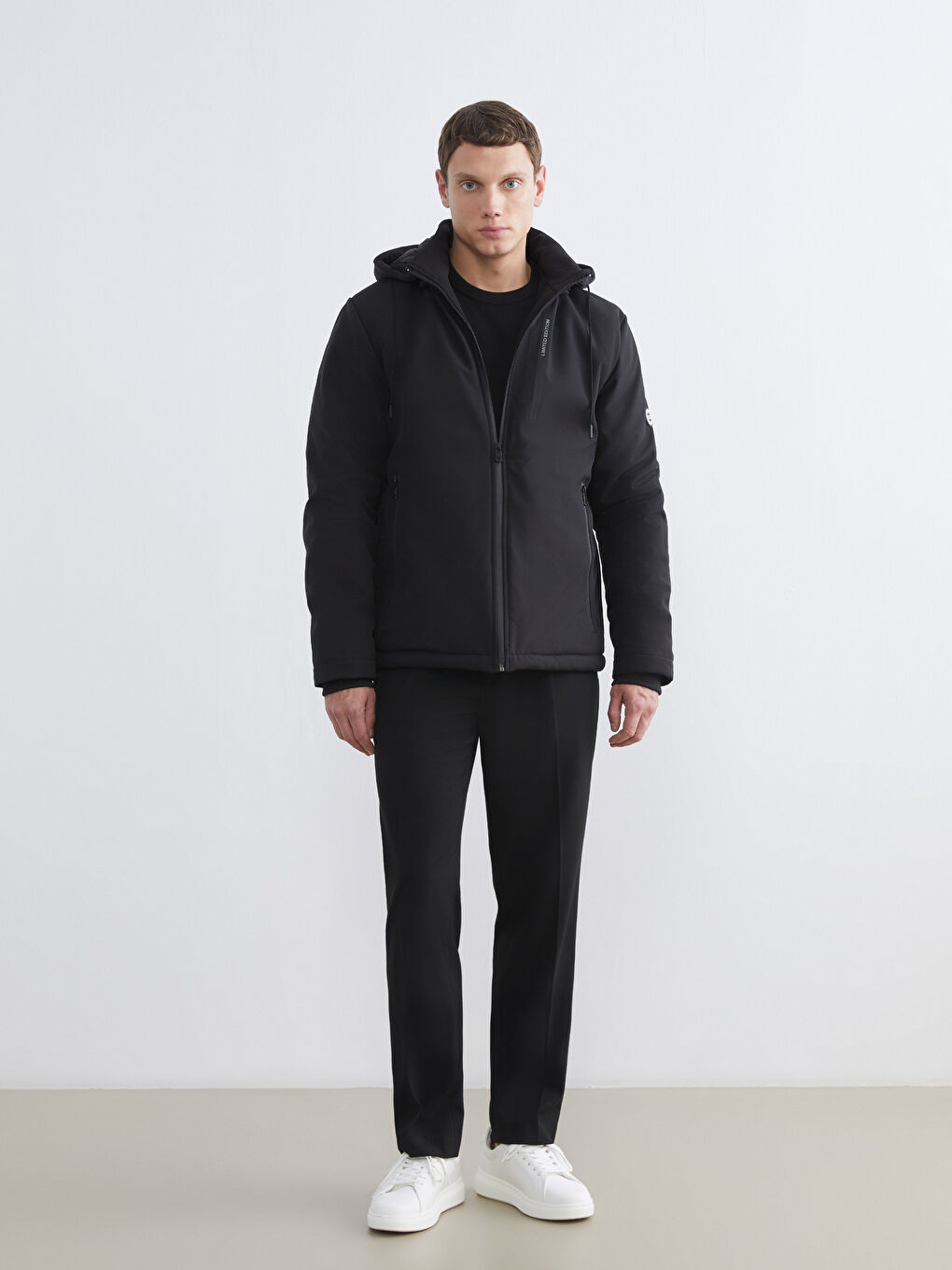 Siyah Standart Kalıp Kapüşonlu Erkek Mont-1