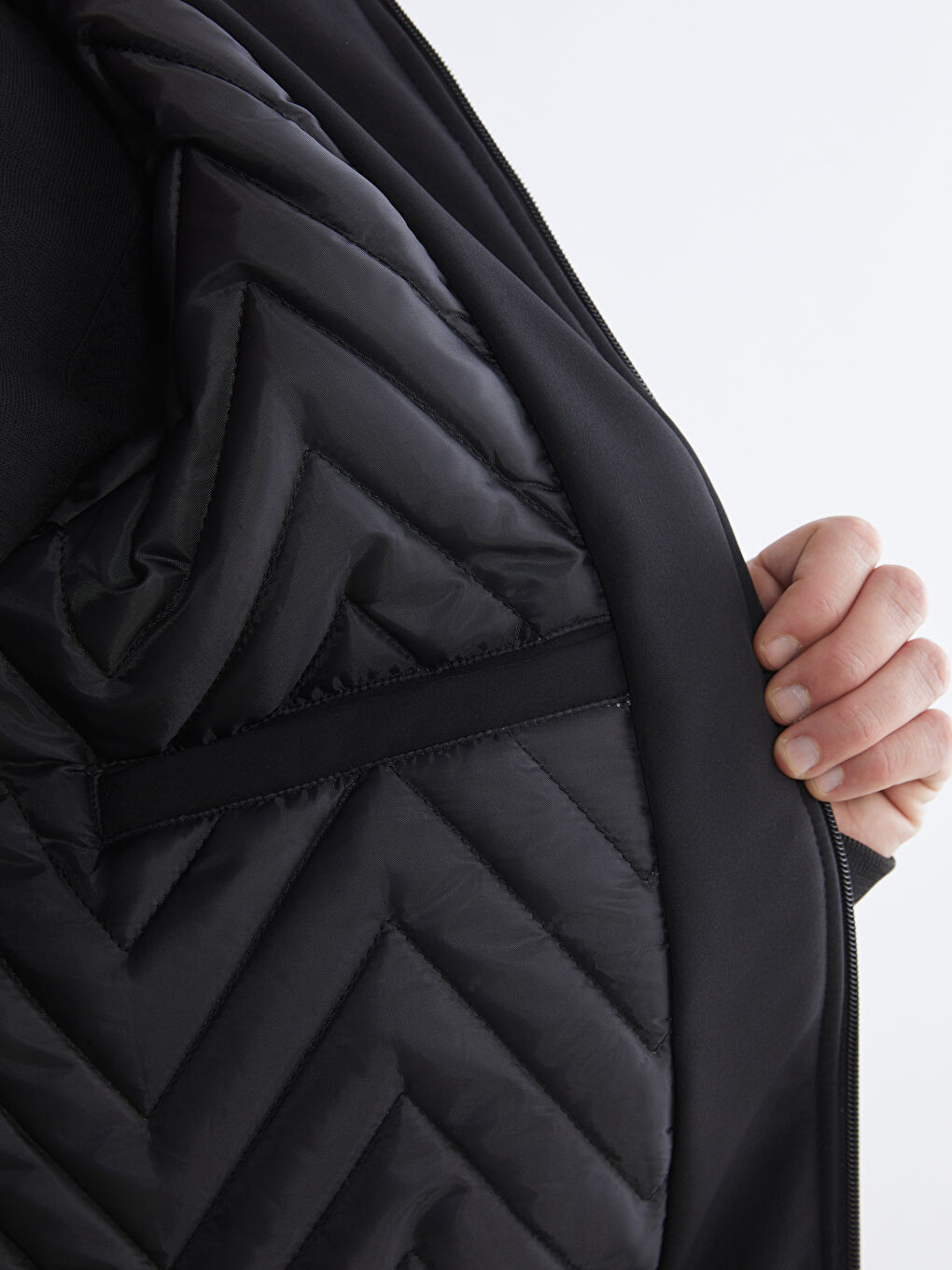 Siyah Standart Kalıp Kapüşonlu Erkek Mont-4