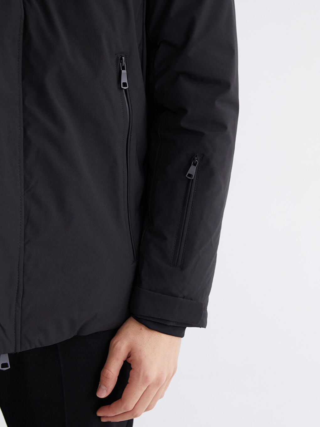 Siyah Standart Kalıp Kapüşonlu Erkek Mont-2