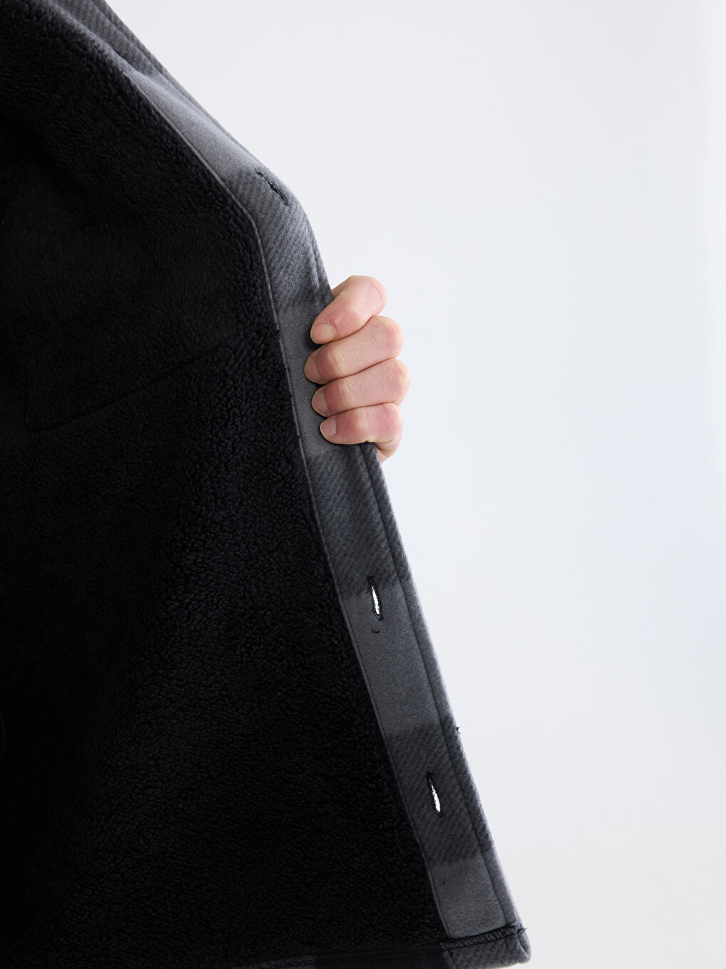 ئۆڤەرشێرت ڕه‌ش پیاو-3