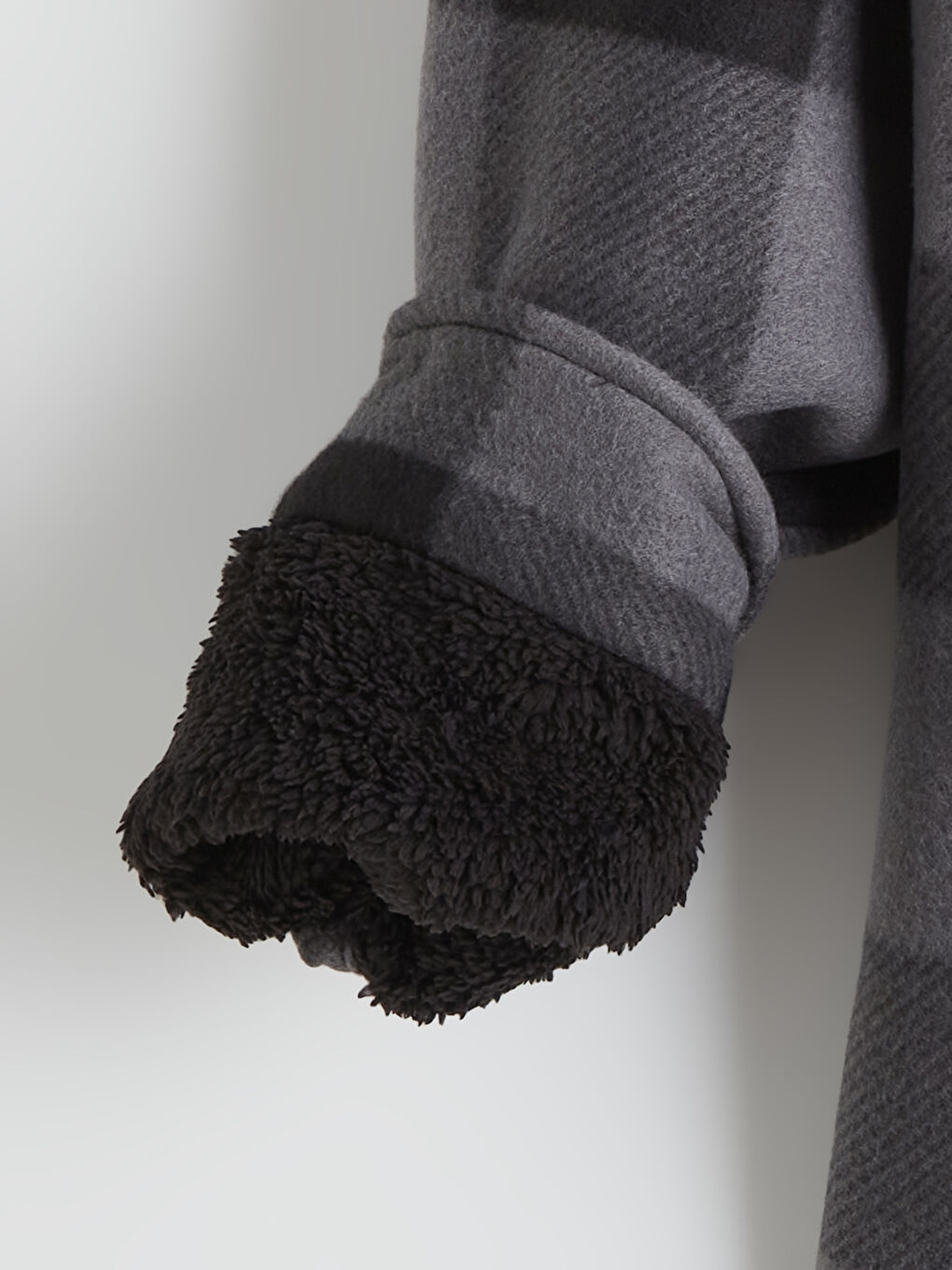 ئۆڤەرشێرت ڕه‌ش پیاو-6