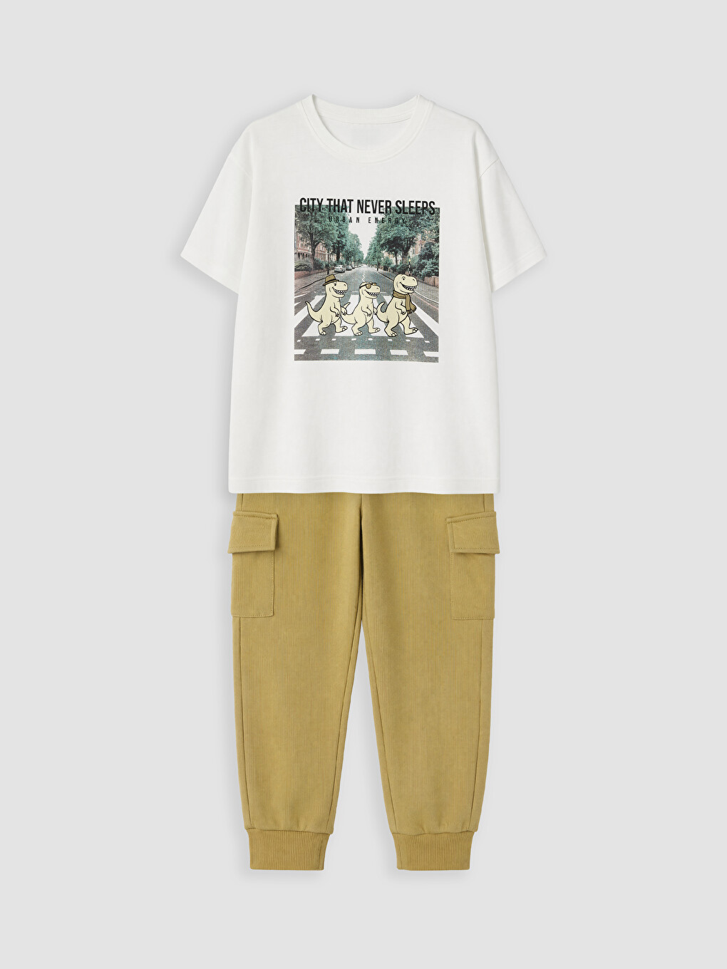 Set Bluze Me Stampim Dhe Pantallona Jogger Cargo Me Xhepa Për Djem