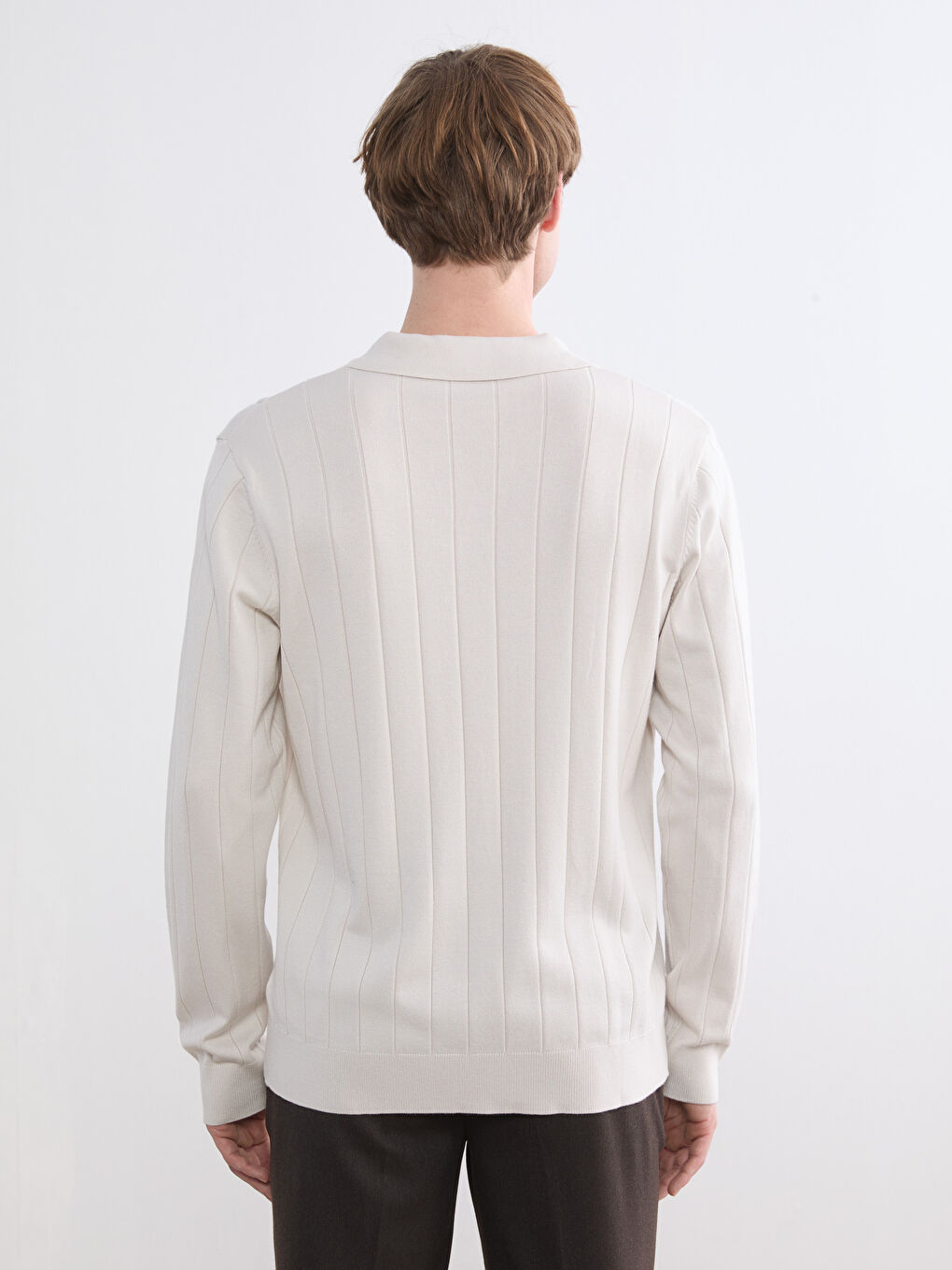 Мъжки плетен пуловер с райе и поло яка-3