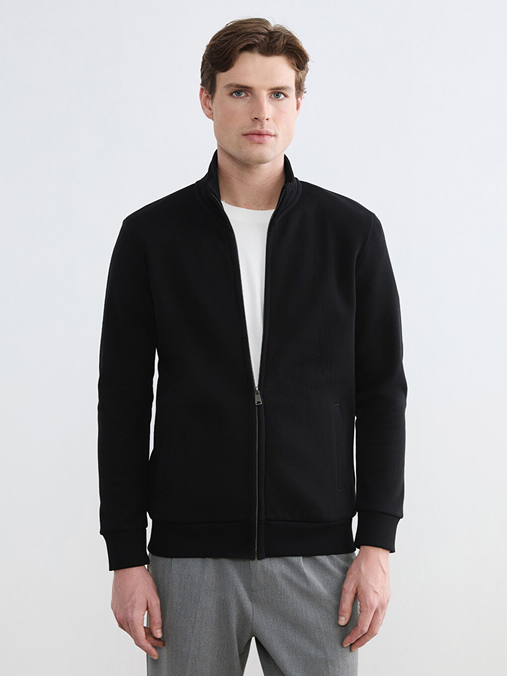 Siyah Standart Fit Dik Yaka Erkek Fermuarlı Sweatshirt