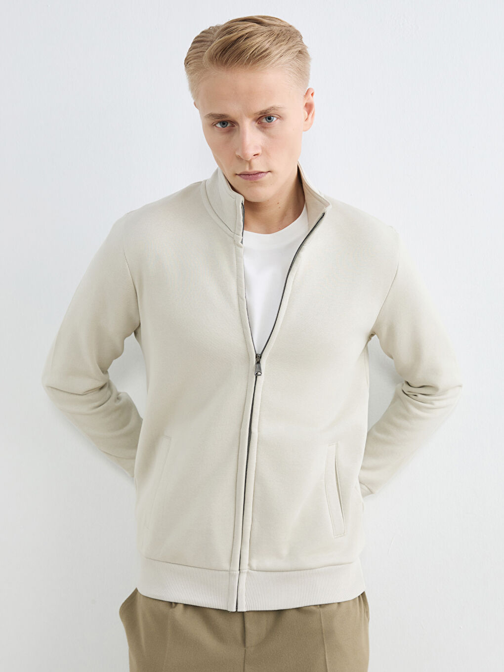 Bej Standart Fit Dik Yaka Erkek Fermuarlı Sweatshirt-2
