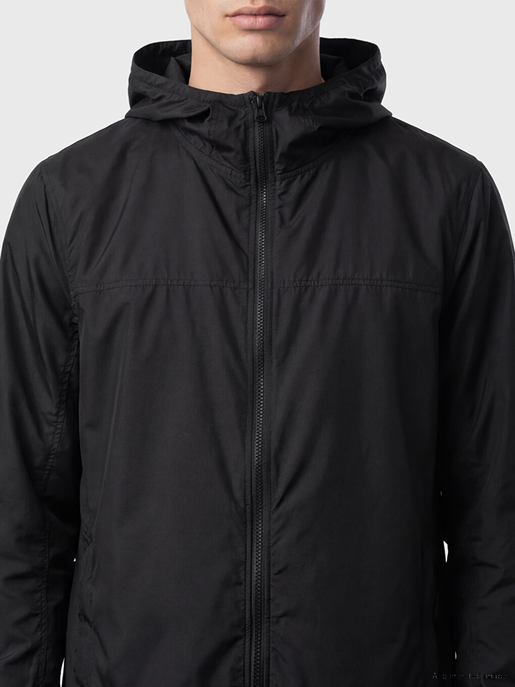 Siyah Regular Fit Kapüşonlu Erkek Yağmurluk-2