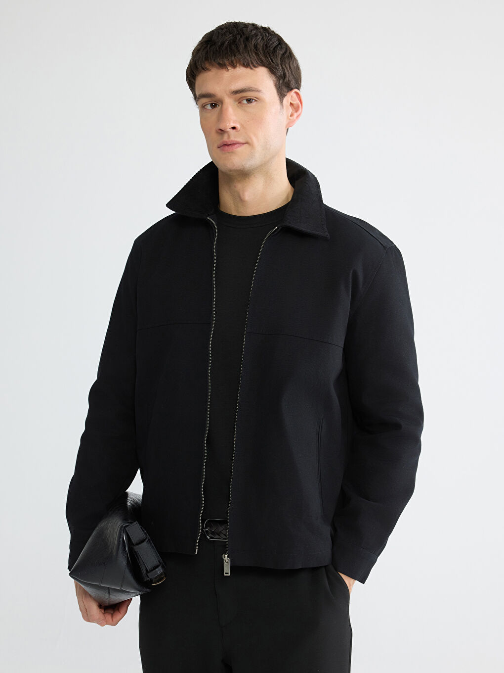 Siyah Rahat Kalıp Kadife Yaka Erkek Mont