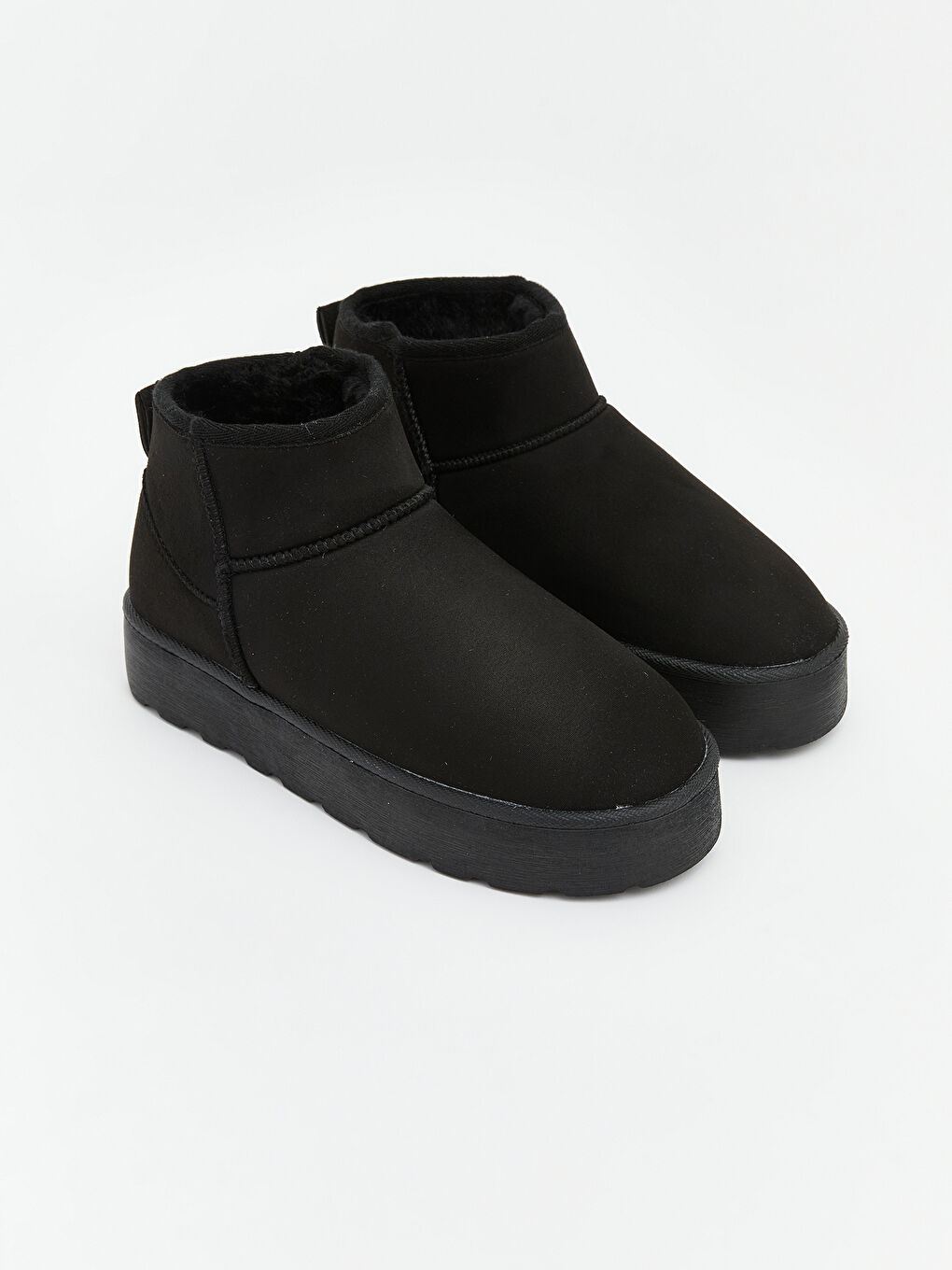 پووت ڕه‌ش ژن