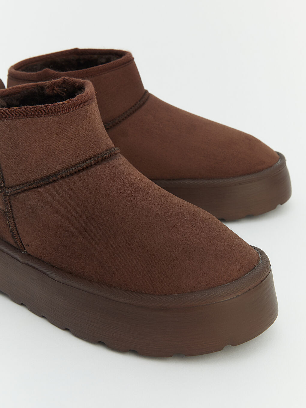 Kahverengi Süet Görünümlü Kadın Bot-2