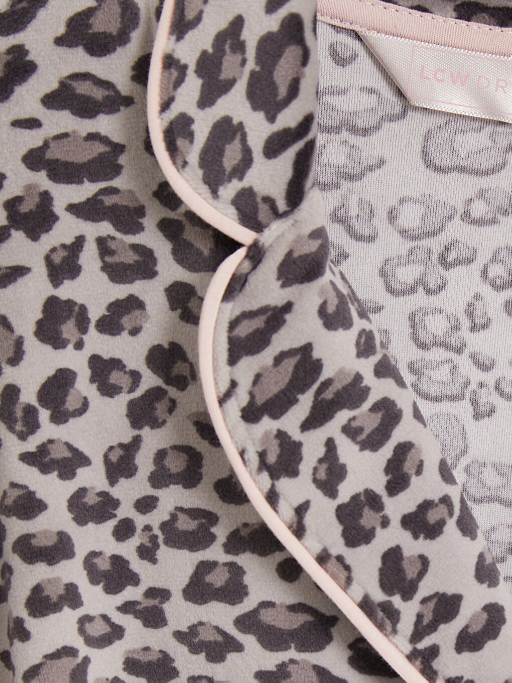 Leopar Desenli Kadife Kadın Pijama Takımı-8