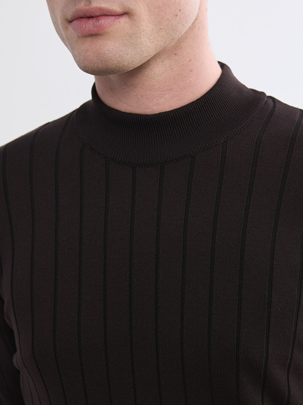 Kahverengi Yarım Balıkçı Yaka Çizgili Erkek Triko Kazak-2