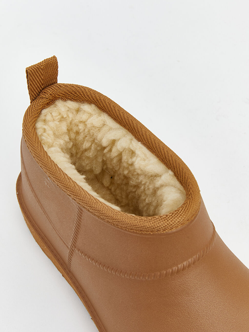 Bej İçi Kürklü Kadın Bot-5