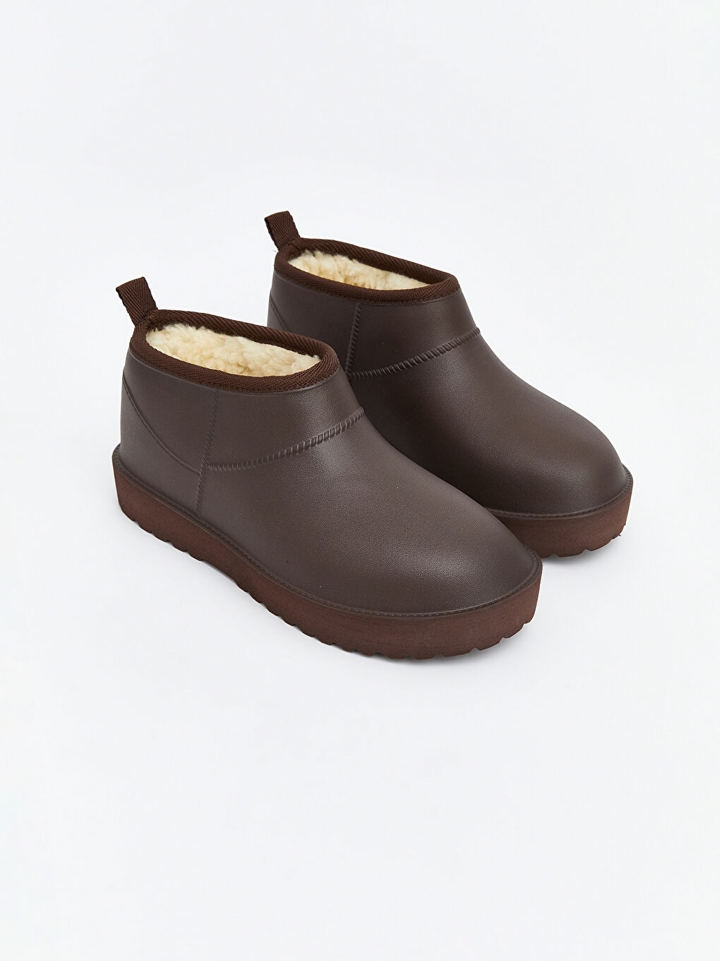 Kahverengi İçi Kürklü Kadın Bot