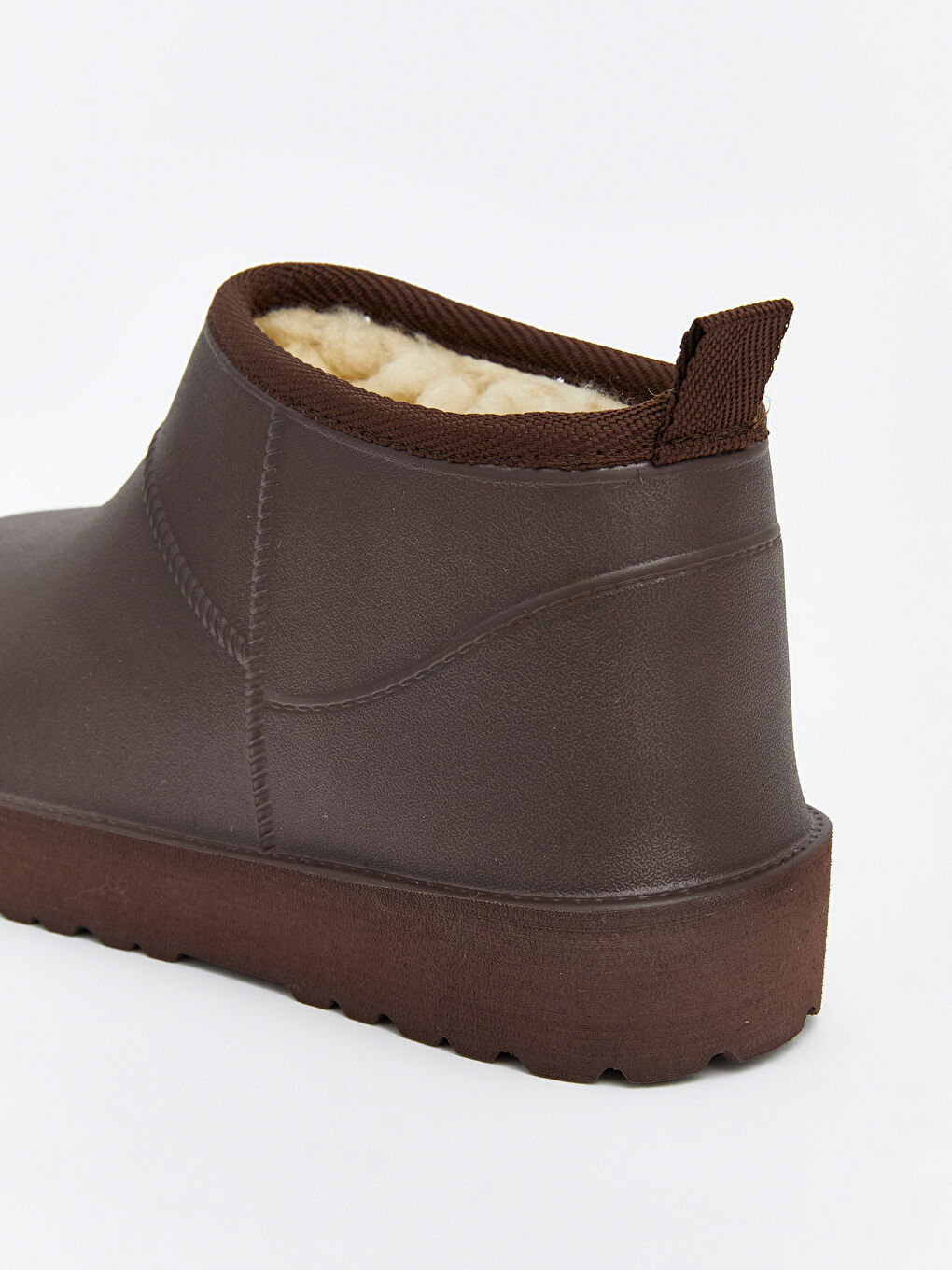 Kahverengi İçi Kürklü Kadın Bot-4