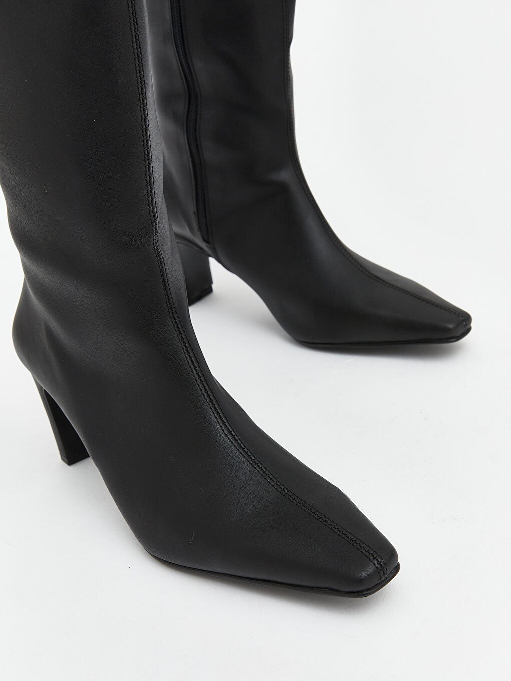 Siyah Deri Görünümlü Kadın Topuklu Çizme-2