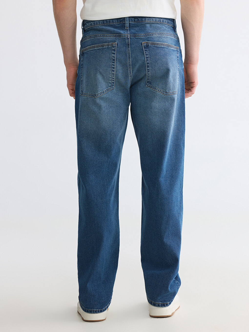 700 Straight Fit Men's Jeans-3