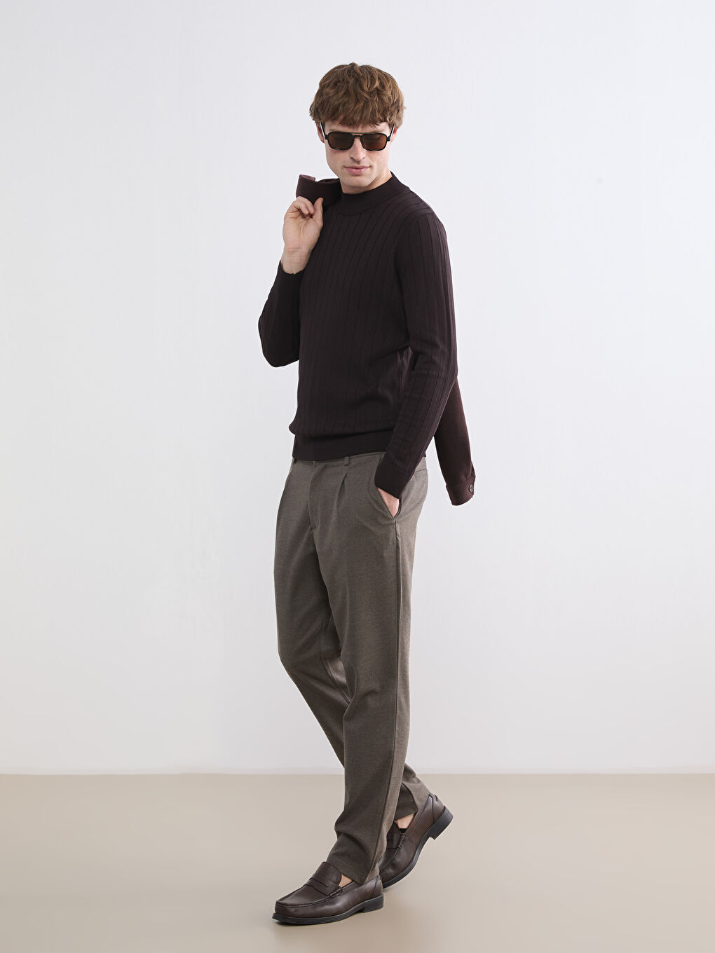 Kahverengi Yarım Balıkçı Yaka Erkek Triko Kazak-1