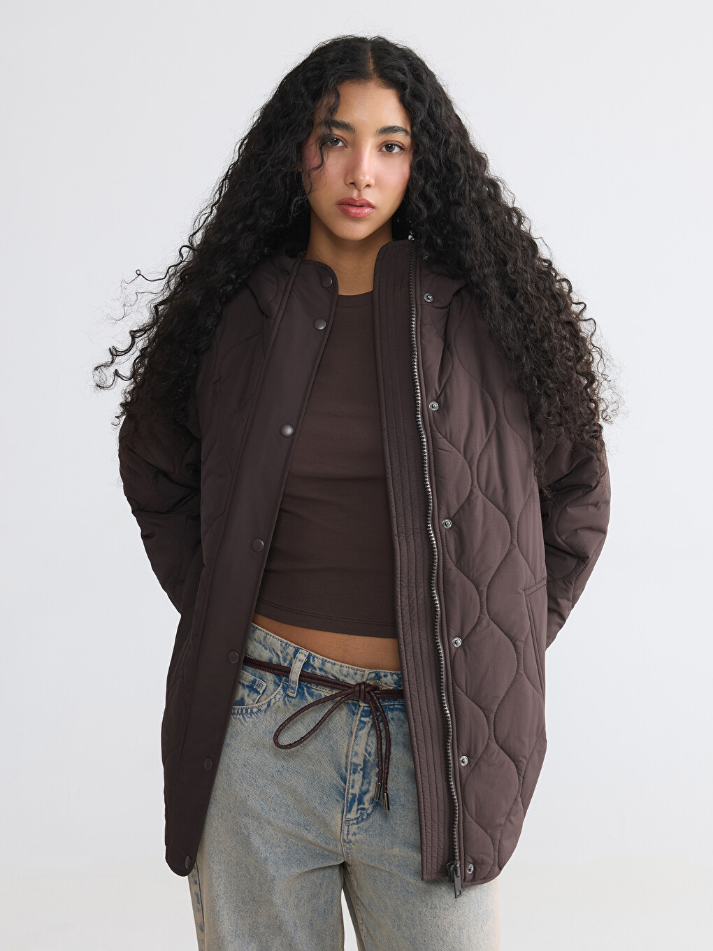 Kahverengi Kapüşonlu Kapitone Oversize Kadın Şişme Mont