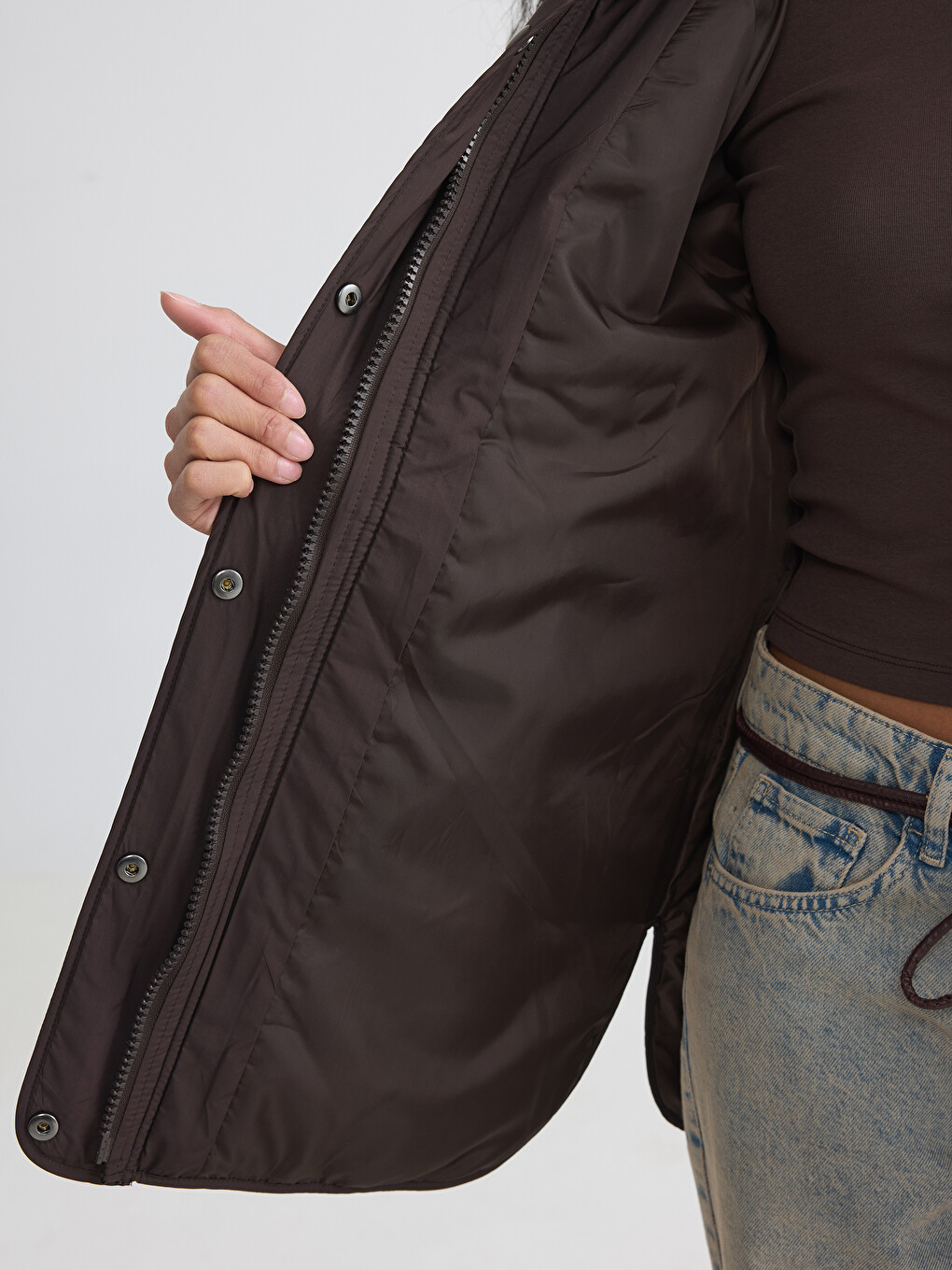 Kahverengi Kapüşonlu Kapitone Oversize Kadın Şişme Mont-3