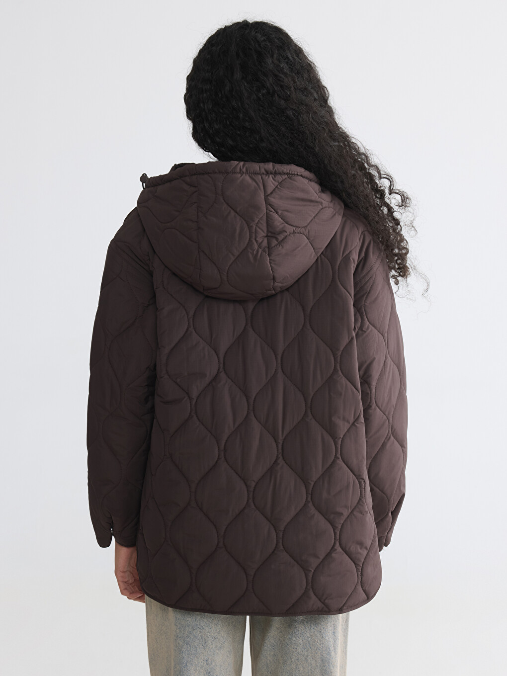 Kahverengi Kapüşonlu Kapitone Oversize Kadın Şişme Mont-4