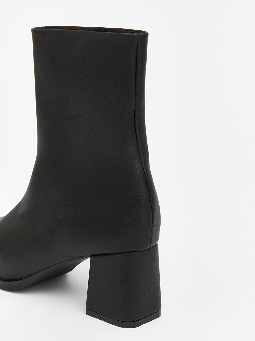 Siyah Süet Görünümlü Kalın Topuklu Bot-4