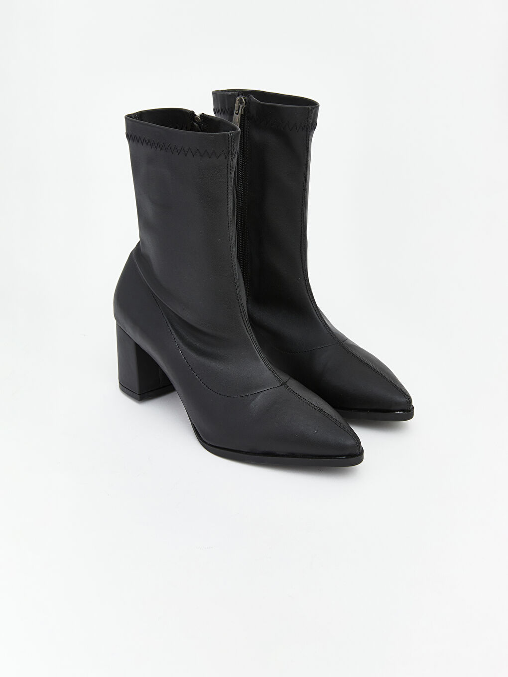 Siyah Kalın Topuklu Sivri Burunlu Kadın Bot