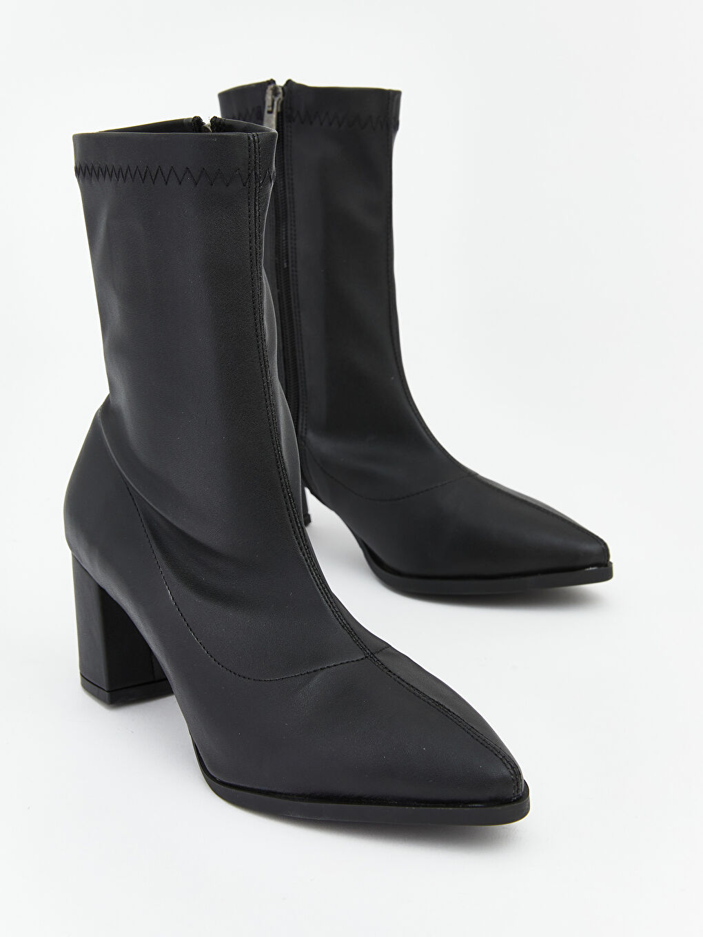 Siyah Kalın Topuklu Sivri Burunlu Kadın Bot-1