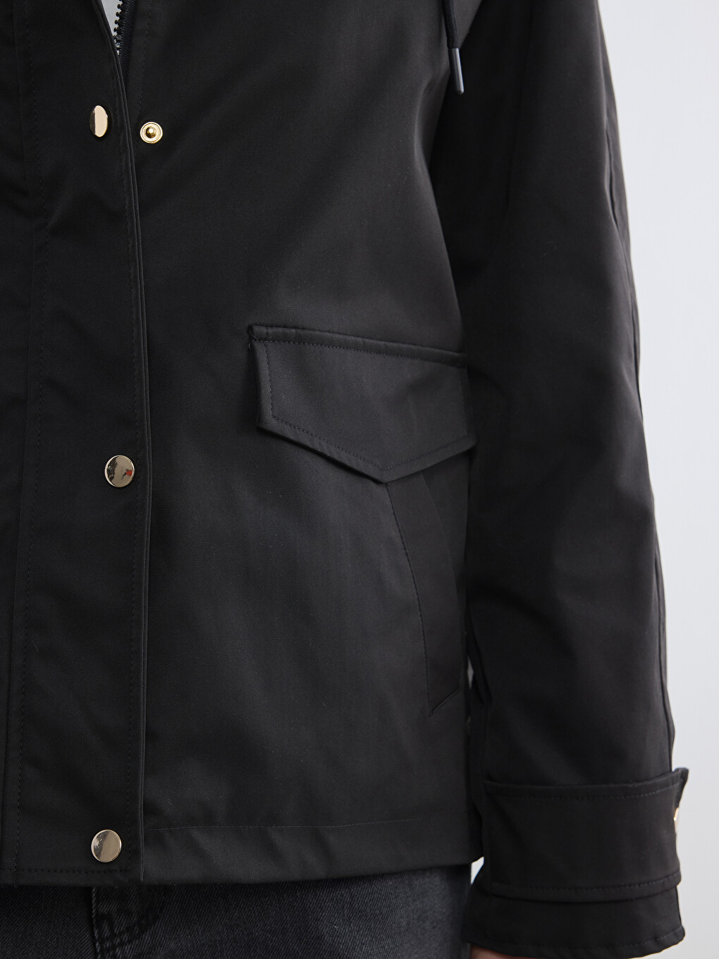Siyah Kapüşonlu Oversize Kadın Yağmurluk-2