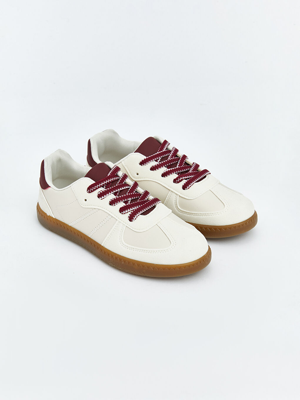 Djevojka BEŽ Tenisice