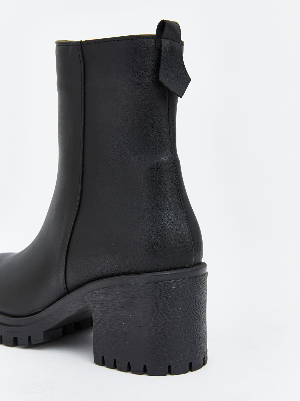 Siyah Deri Görünümlü Kadın Topuklu Bot -4