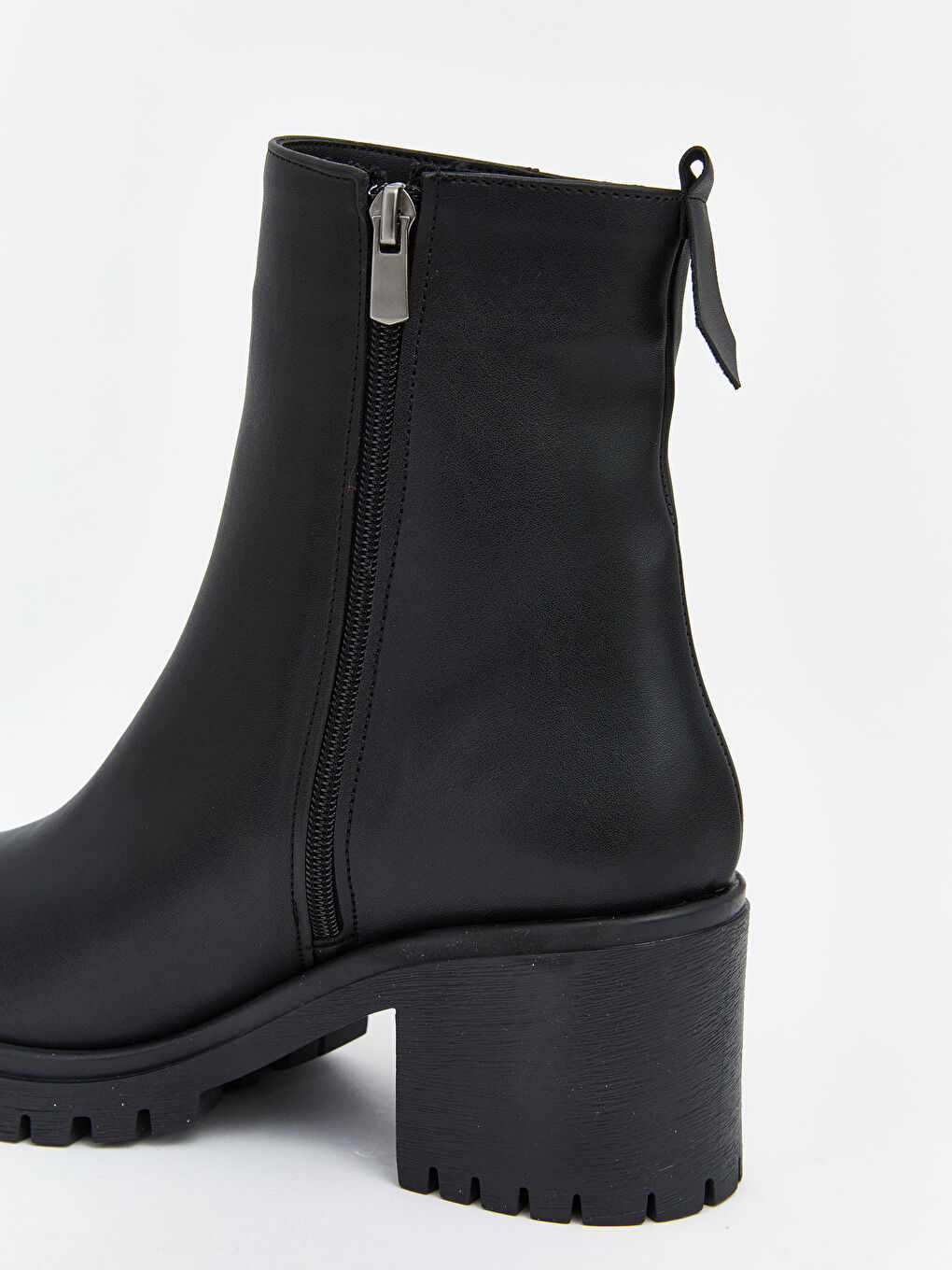 Siyah Deri Görünümlü Kadın Topuklu Bot -5