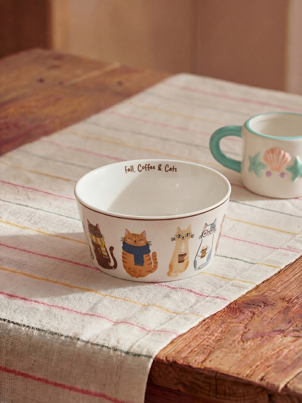 Round Formed Cat Printed Slogan Porcelain Bowl